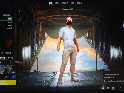 绝地求生怎么换装备[图2]